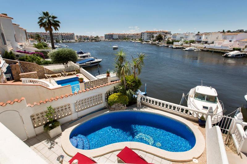 2009 Casa San Maurici Con Piscina By Homeselectspain Емпуриабрава Екстериор снимка